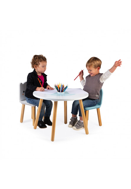 Gyerek kisasztal székekkel 