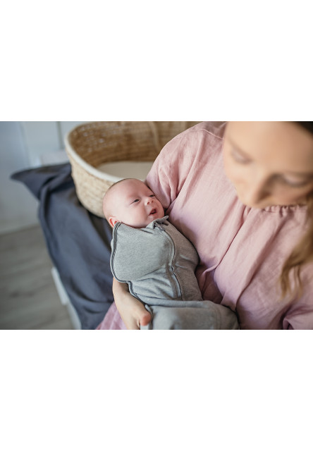 Sleepee FIRST STEP SwaddleMe pólya, INGYENES sapkával, Eukaliptusz